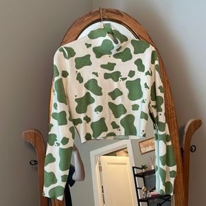 Green cow print long sleeve crop top